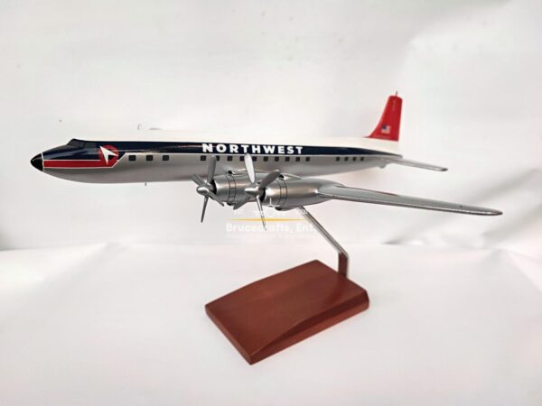 Douglas DC-7 Northwest Airlines - Image 18